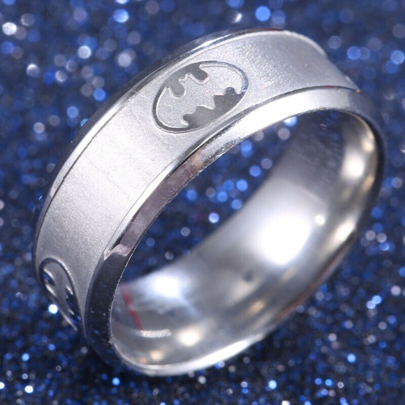 Unisex Batman Stainless Steel Titanium Band Ring - Picture 4 of 4